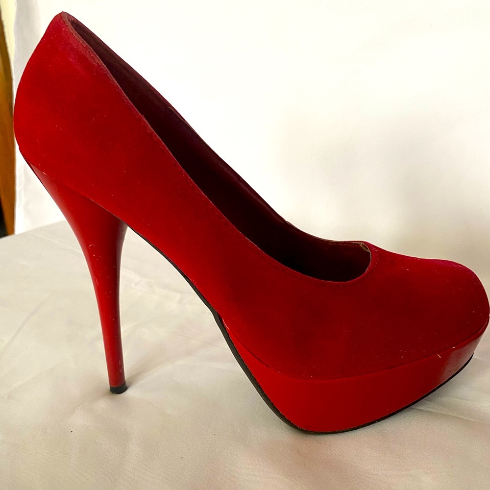 Red pumps|25% off bundles